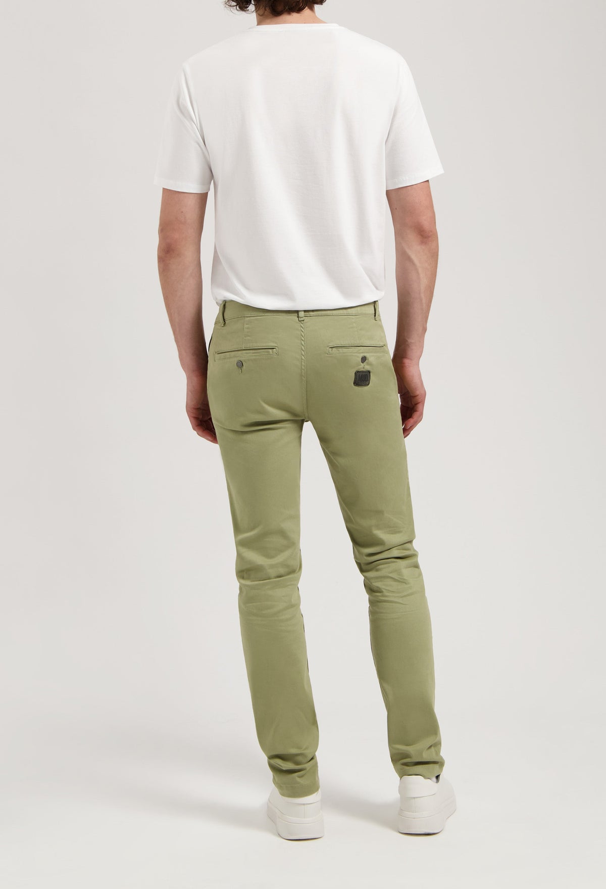 Sustainable MUD Jeans in dark denim, crafted ethically from organic cotton, featured with casual style sneakers.