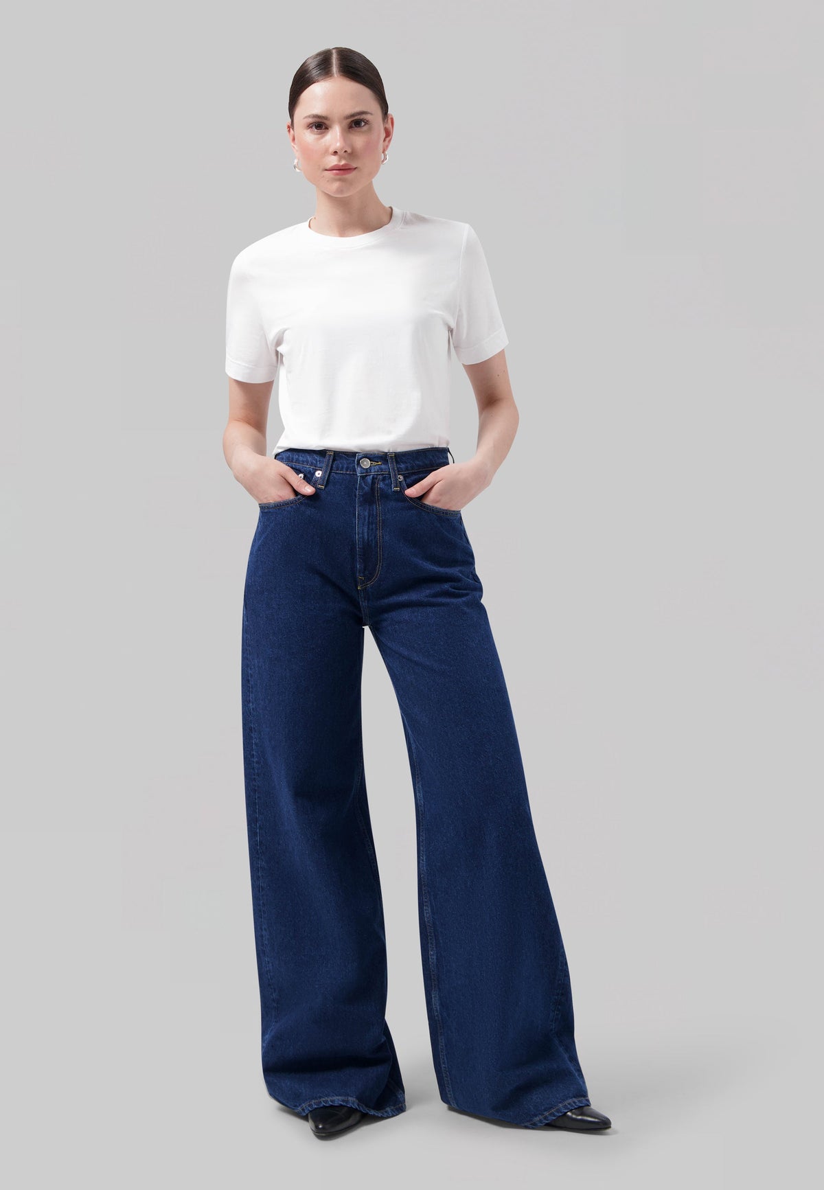 MUD Jeans Women Wyde Sara Stone Indigo 1