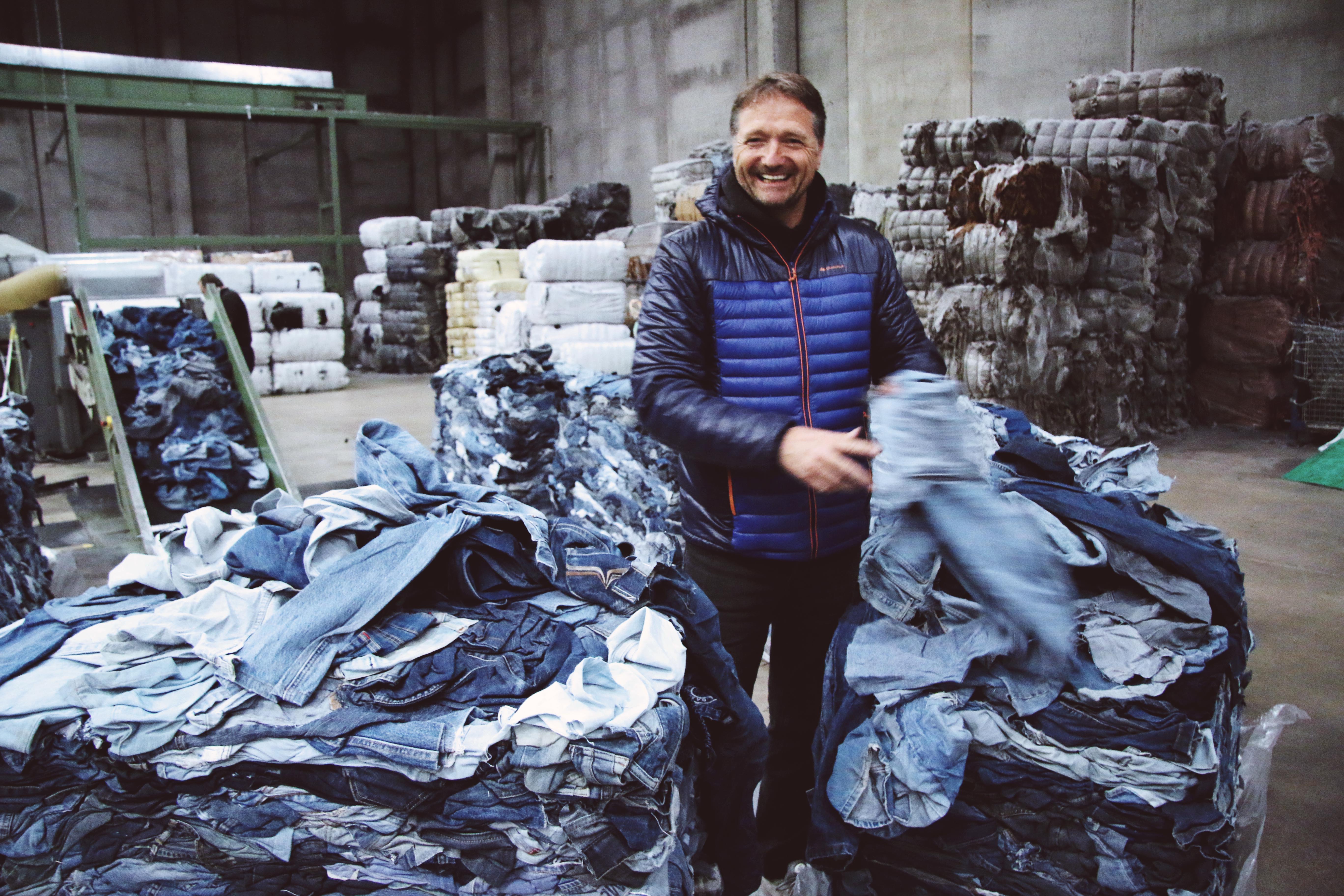 MUD Jeans Recycle Factory Bert cf2f7f3e b8cb 4df8 87bf 1495d522f5dd